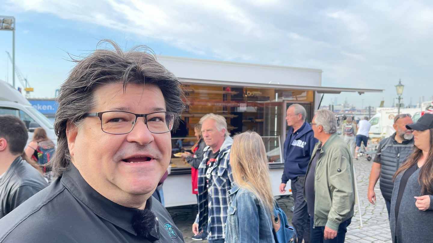 《萨姆与马库斯的汉堡港鱼市冒险:德国VR旅行》Sam and Marcus Hamburg Harbor Fish Market Adventure Germany